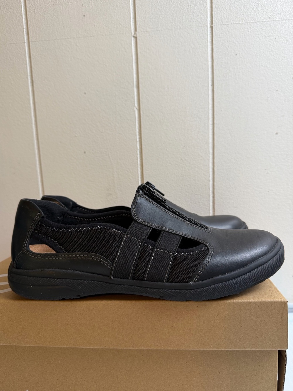 Brand New Earth Origins Leather Slip-Ons with Zipper Eisha Black size 7